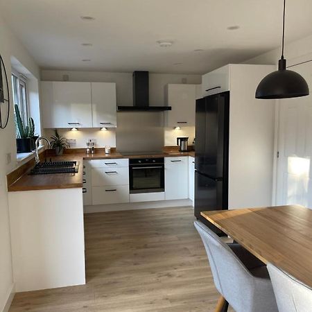 4 Bedrooms House With Garden EDI Exterior photo